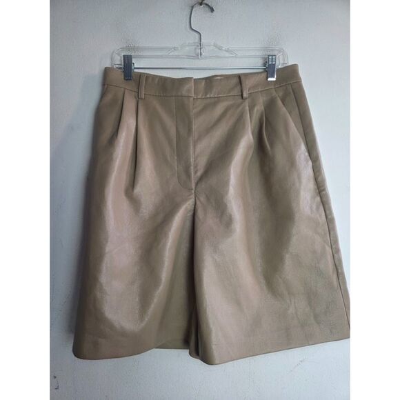 NWT Wilfred Aritzia Limerick Cream High Waisted Vegan Leather 9" Shorts size 8 - Picture 2 of 9